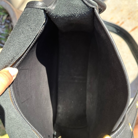 Coach Stewardess - Picture 9 of 11